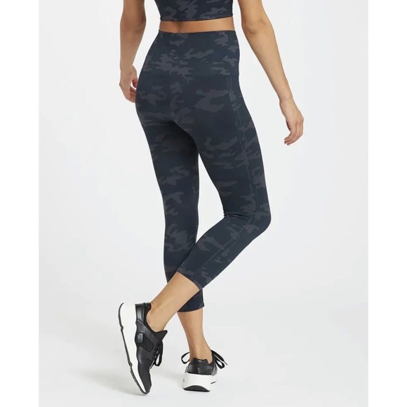 Spanx Look At Me Now Crop Seamless Leggings Black Camo - Picture 3 of 11